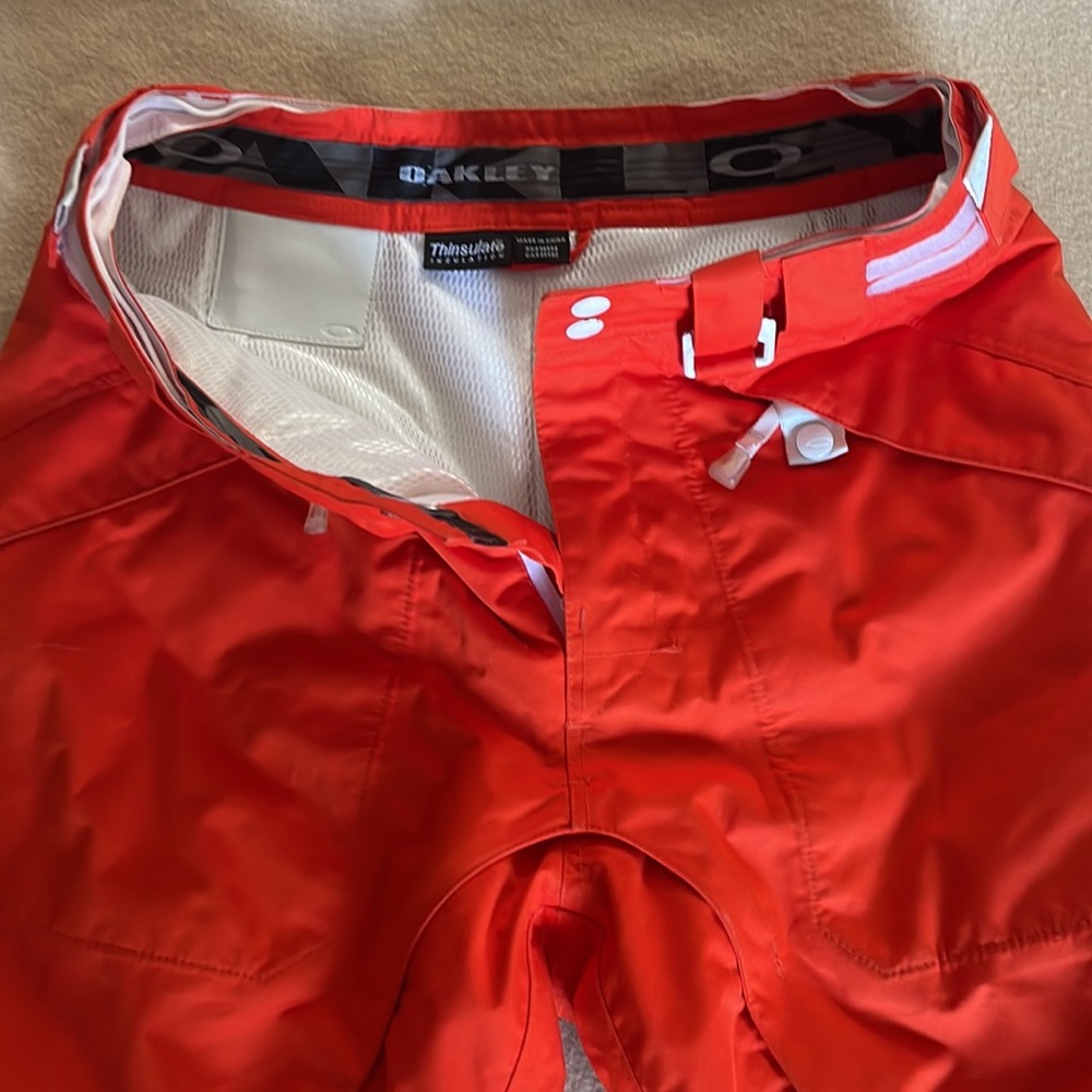 Oakley Ski/Snowboard Outfit. Adult S. Like brand new